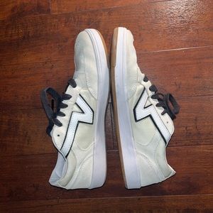 Vans Lowland in white